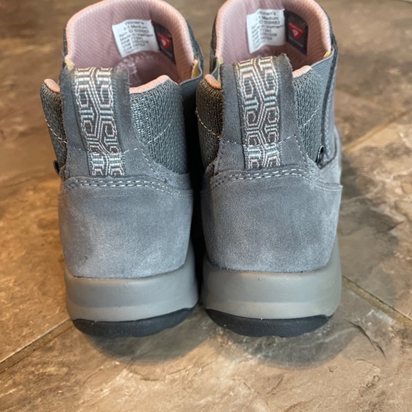 L.L.Bean Waterproof/Insulated - Picture 6 of 9